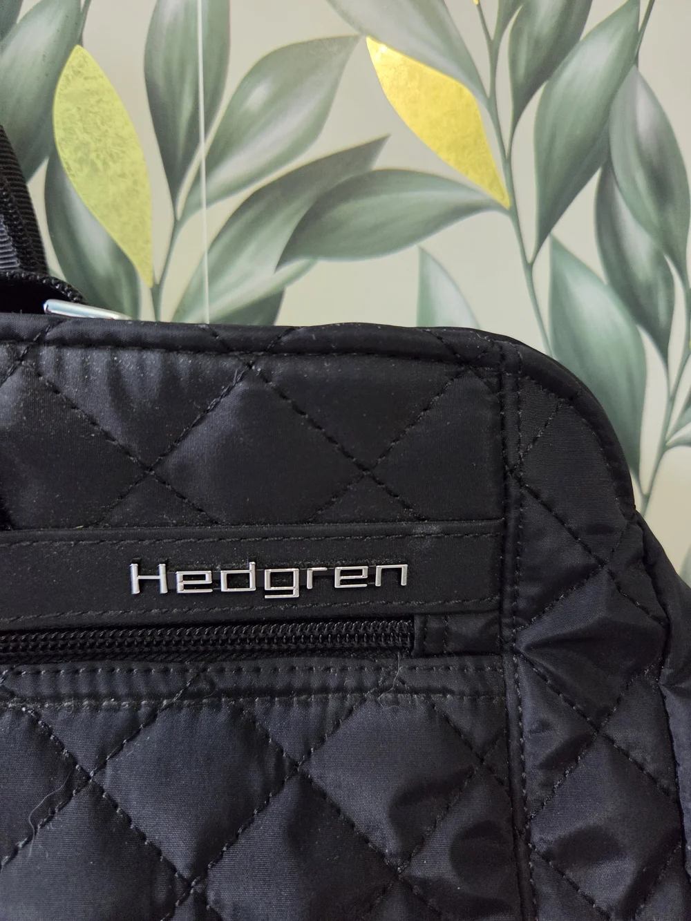 Hedgren Black Diamond Quilted Laptop Work Briefcase Bag Red Lining 16x12.5
